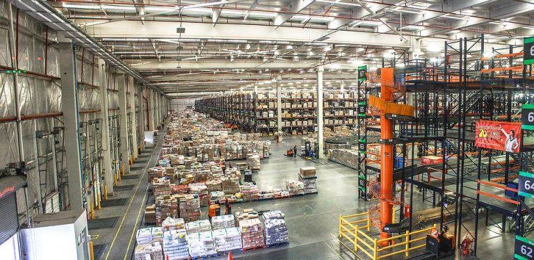 differences-between-warehouse-vs-distribution-center-cmorgan